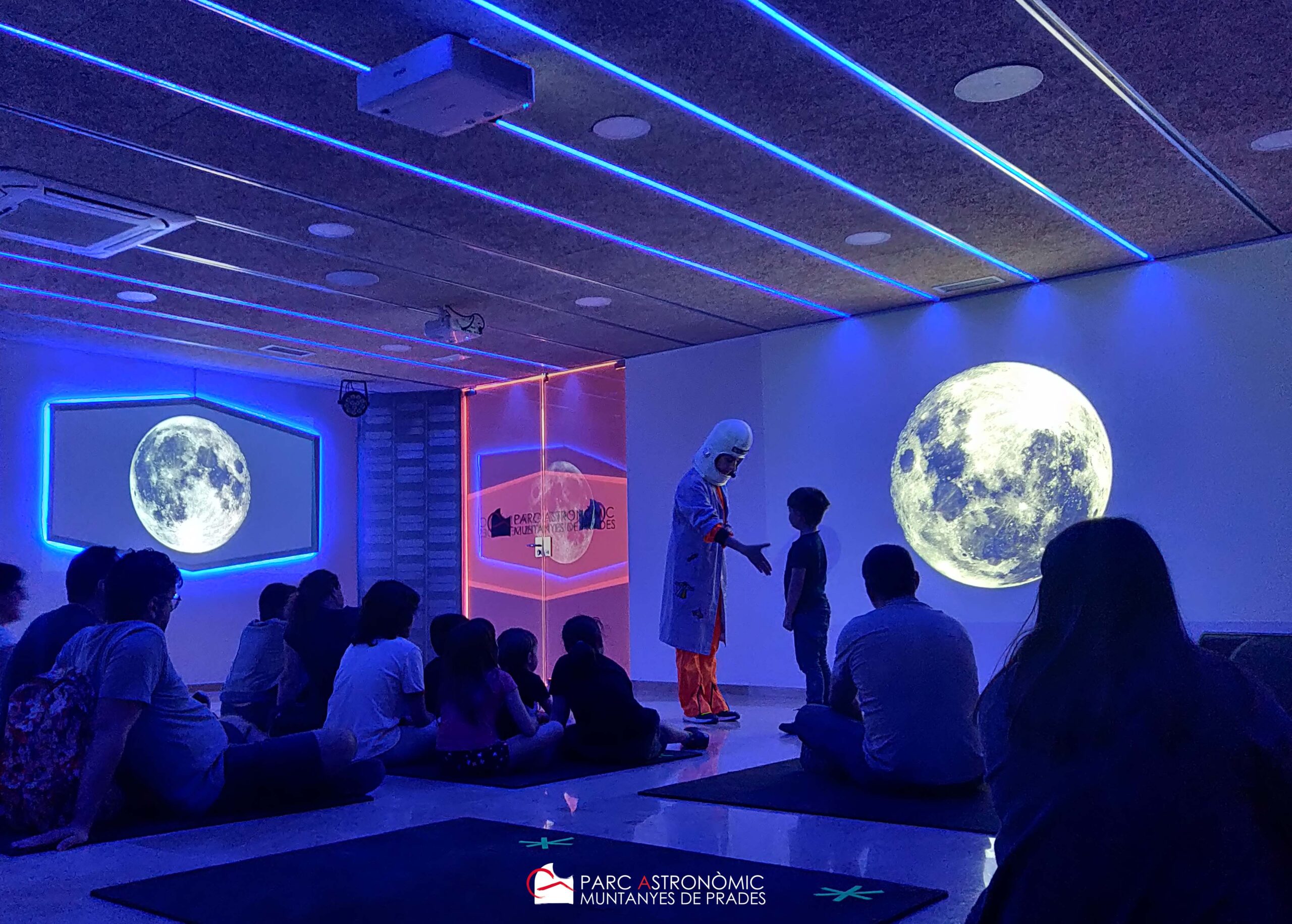 Dra i nena Parc Astronomic Muntanyes